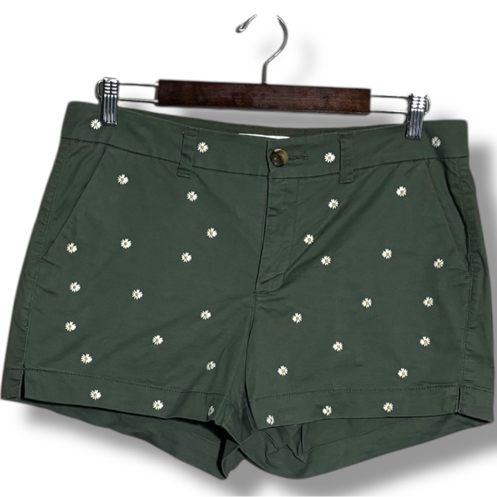 Old Navy Olive Green Small White Floral Print Women's Everyday Mid Rise Shorts - Picture 2 of 10